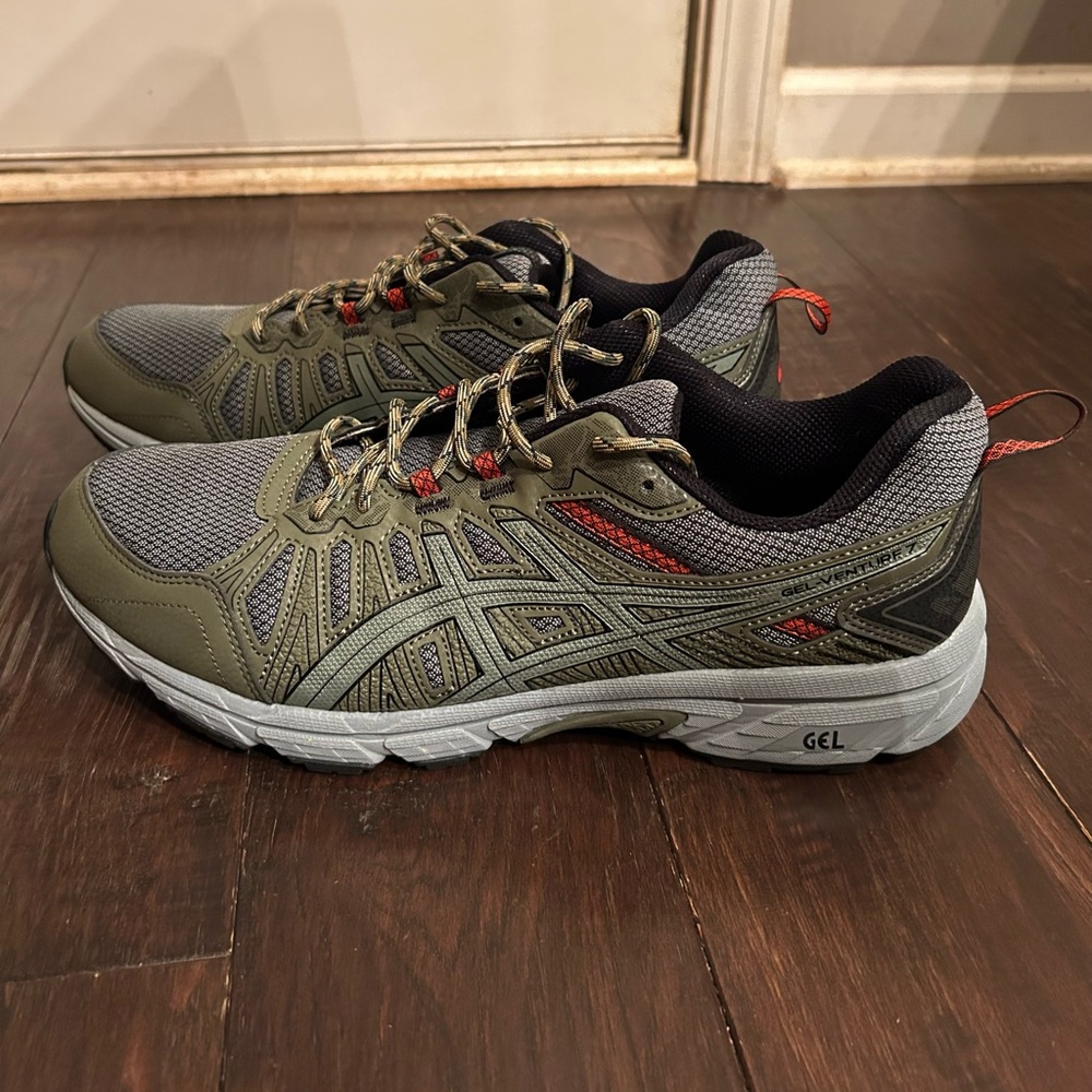 Men’s ASICS Running Shoes Size 12